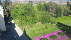 Příjezdová cesta k zámku