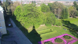 Příjezdová cesta k zámku