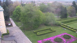 Příjezdová cesta k zámku