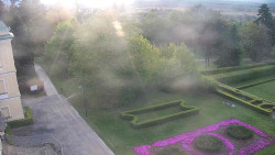 Příjezdová cesta k zámku