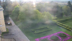 Příjezdová cesta k zámku