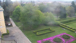 Příjezdová cesta k zámku