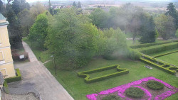 Příjezdová cesta k zámku