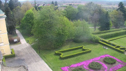 Příjezdová cesta k zámku