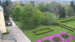 Příjezdová cesta k zámku