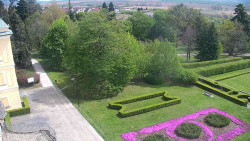 Příjezdová cesta k zámku