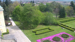 Příjezdová cesta k zámku