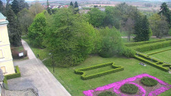 Příjezdová cesta k zámku