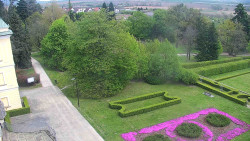 Příjezdová cesta k zámku