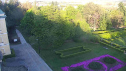 Příjezdová cesta k zámku