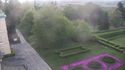 Příjezdová cesta k zámku