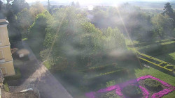 Příjezdová cesta k zámku