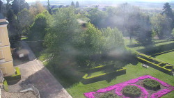 Příjezdová cesta k zámku