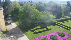 Příjezdová cesta k zámku