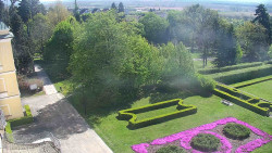 Příjezdová cesta k zámku