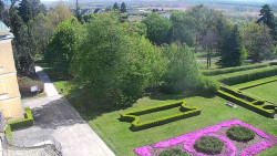 Příjezdová cesta k zámku