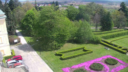 Příjezdová cesta k zámku