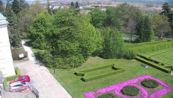 Příjezdová cesta k zámku