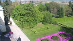 Příjezdová cesta k zámku