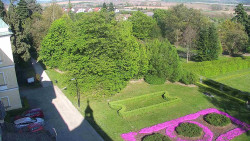 Příjezdová cesta k zámku