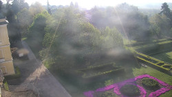 Příjezdová cesta k zámku