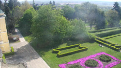 Příjezdová cesta k zámku