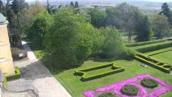 Příjezdová cesta k zámku