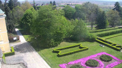 Příjezdová cesta k zámku