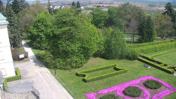 Příjezdová cesta k zámku