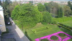 Příjezdová cesta k zámku