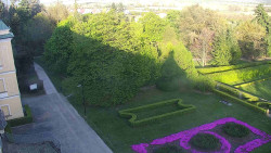 Příjezdová cesta k zámku