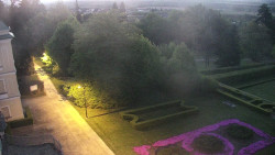 Příjezdová cesta k zámku