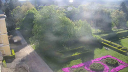 Příjezdová cesta k zámku