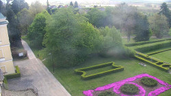 Příjezdová cesta k zámku