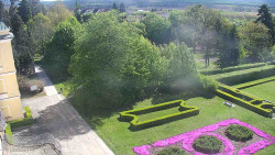 Příjezdová cesta k zámku