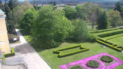 Příjezdová cesta k zámku