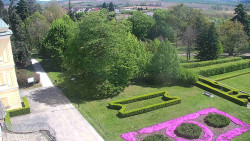 Příjezdová cesta k zámku