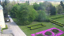 Příjezdová cesta k zámku