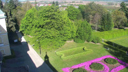 Příjezdová cesta k zámku