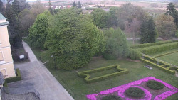 Příjezdová cesta k zámku