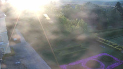 Příjezdová cesta k zámku