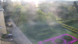 Příjezdová cesta k zámku