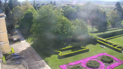 Příjezdová cesta k zámku