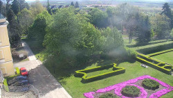 Příjezdová cesta k zámku