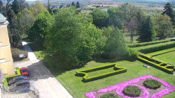 Příjezdová cesta k zámku