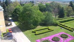 Příjezdová cesta k zámku