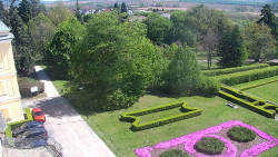 Příjezdová cesta k zámku