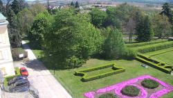 Příjezdová cesta k zámku