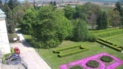 Příjezdová cesta k zámku