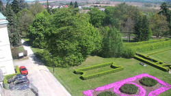 Příjezdová cesta k zámku